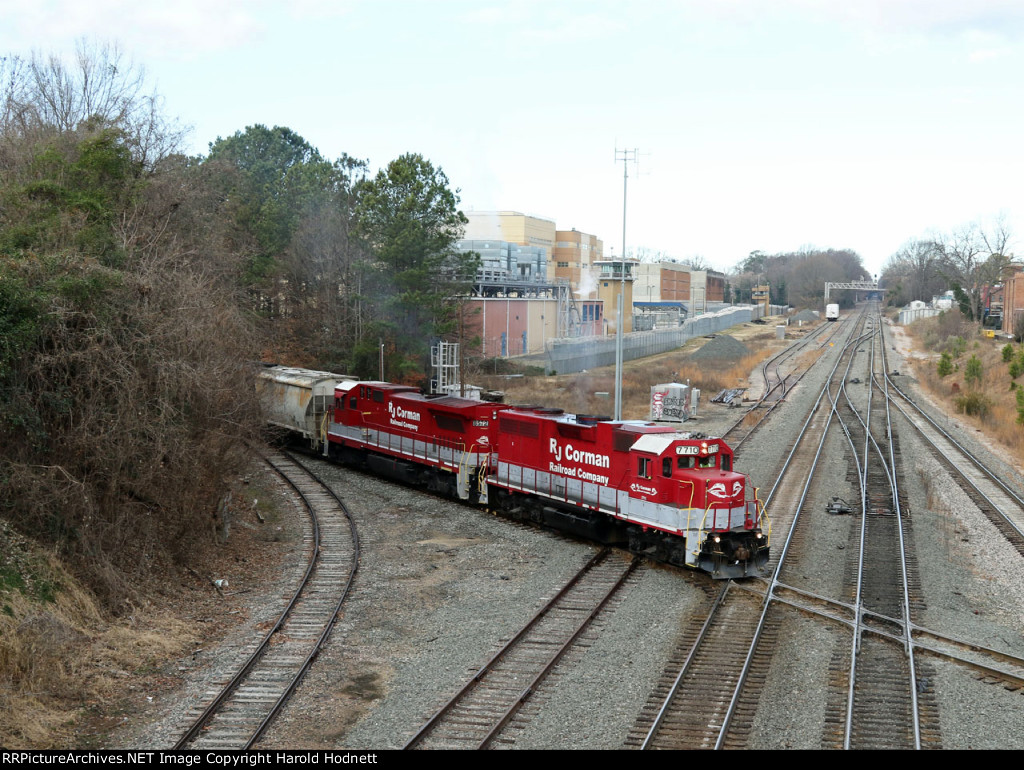 RFCC 7710 leads train RF01 across Boylan 